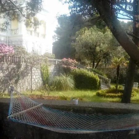 Round House By The * Cres